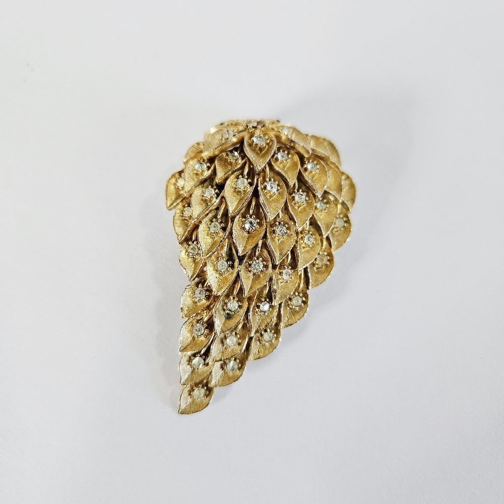 Amerique Vintage '50s Signed Brushed Gold Tone Double Leaf Rhinestone Brooch Pin